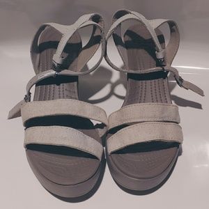 Crocs Size 9 Leigh Wedge Oatmeal